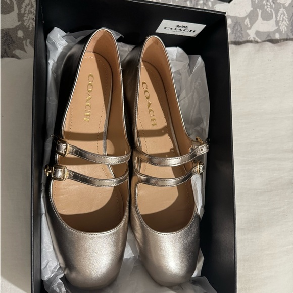 Coach - Picture 2 of 5